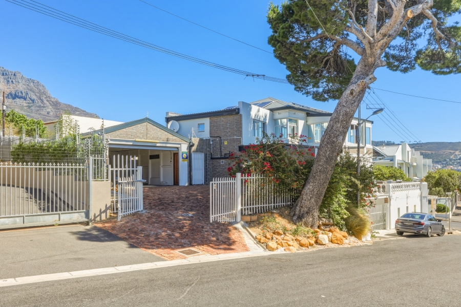 4 Bedroom Property for Sale in Vredehoek Western Cape